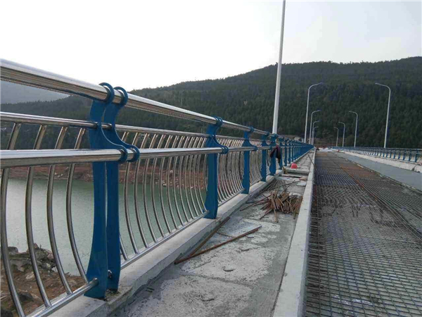 常德不锈钢桥梁护栏的特点及其在桥梁安全中的重要作用